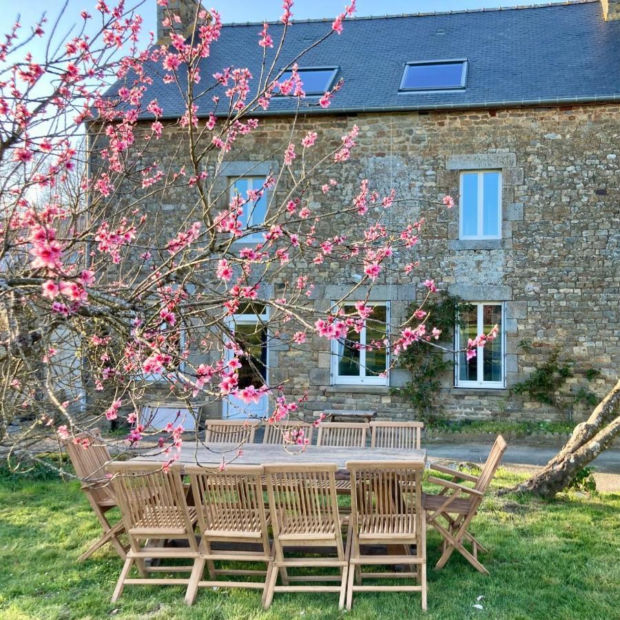 La Breizhidence Bed & Breakfast Combourg Bagian luar foto